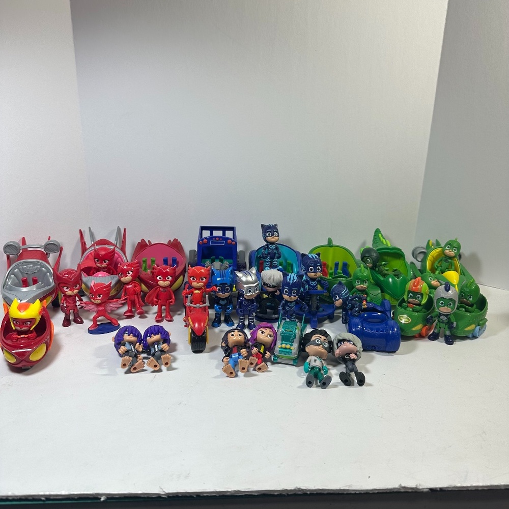 PJ Mask Wolfy Kids Luna Romeo Newton Geko Owlette Vehicles Figure Lot of 30+